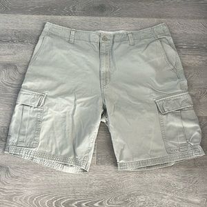 Cream GAP mens cargo shorts